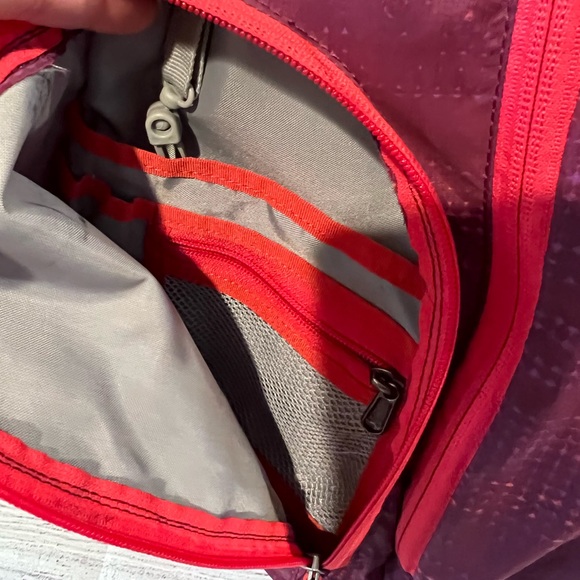 Eddie Bauer Ripstop Sling Bag - Picture 5 of 7